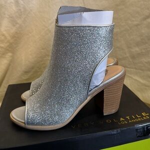 New Very Volatile Kendra Sparkle Glitter ankle booties Silver